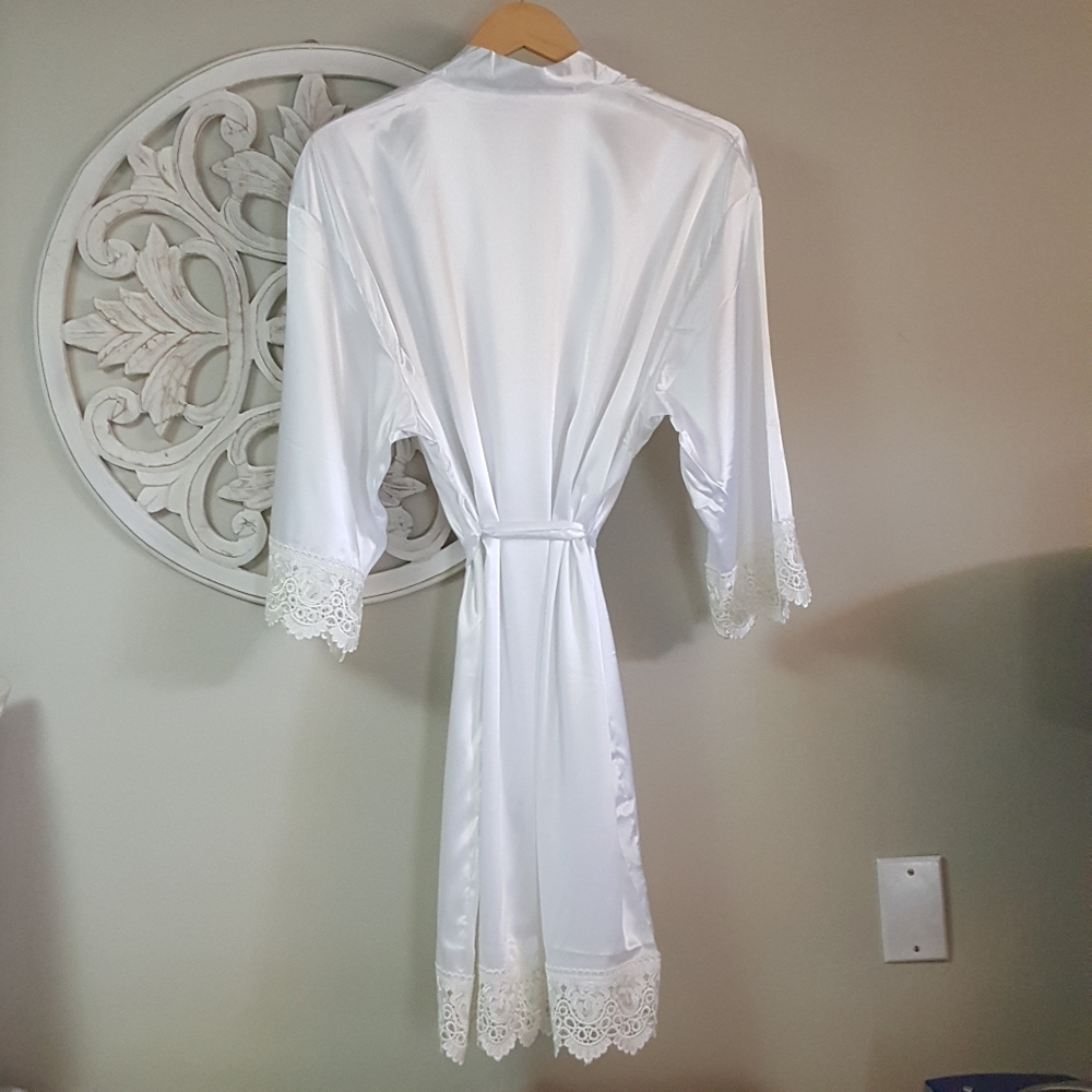 White Lace Trim Robe - Picture 2 of 6